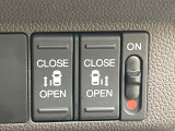 【両側パワースライドドア】スマートキーや運転席のスイッチで後席両側スライドドアの開閉が可能♪電動だから力を入れてドアを開ける必要が無く、小さなお子様でも簡単に開け閉めでき快適です♪