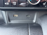 USB機器などの外部機器の接続が可能です。