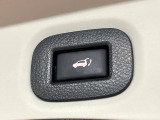 【パワーバックドア】スマートキーや運転席のボタンを押すだけでリアゲートが自動で開閉します!荷物を持っている時や、高い位置にあるバックドアを閉める際に便利な機能です♪