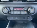 オートエアコン。運転席、助手席を温めるシートヒーターのスイッチです。