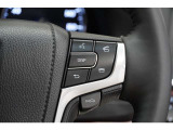 機能性溢れる運転席まわり。使いやすいスイッチ類の配置で運転中のストレスを軽減し楽しくドライブできますよ。