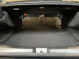 ゆったりとしたトランクルームでございます。たくさんのお荷物の車載が可能でございます。