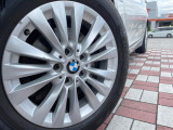 ●純正18インチアルミホイール:輸入車ならではの卓越した走りを支えるホイールと足回りです!日本車の走りに慣れている方にもぜひ体感して頂きたいほど、高いレベルでまとまっています!