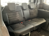 1列目から3列目まで広々大空間です。3列目シートは荷物が多い時や不要な時はアレンジして荷室として使用することが可能で便利に使えます。