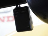 ◆ドライブレコーダー◆映像・音声などを記録する自動車用の装置です。 もしもの事故の際の記録はもちろん、旅行の際の思い出としてドライブの映像を楽しむことができます。