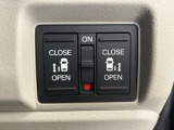 乗り降りに便利な電動スライドドアを装備しています。