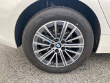 【BMWアロイホイル】軽量かつ強度に拘ったアロイホイル。走行性能ポテンシャルを引き出す設計。車の足元を引き締めてくれる大きなポイントはアロイホイルです。