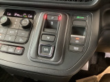 ワンアクションでスムーズな運転を支援する、エレクトリックギアセレクターに、パーキングブレーキは、電子制御パーキングブレーキです。