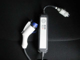 純正充電ケーブル付き