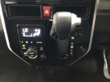 オートマチックシフトレバーは、手になじみ操作しやすい形状で安全運転にもつながります♪