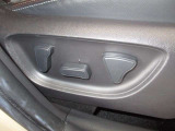 パワーシート搭載。微妙な調整が手軽にでき、ピッタリのポジションで運転することが可能です。