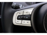 ハンドル左部分でオーディオ操作が可能。そのため、運転中でも目線をずらさずに安全運転♪また、メーターの表示切替もダイヤル式でお好みに合わせられます。