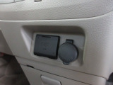 12V電源ソケットを設置しております。周辺機器の充電にご利用頂けます。