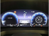 カラーヘッドアップディスプレイ付き。少ない視線移動で情報を確認できるので、運転の疲労軽減に繋がりますよ♪