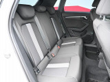 高度な訓練、教育を受けたAudi専門のテクニシャンが、100項目にもおよぶ精密な点検を実施。すべてをクリアしたAudi車だけが、あなたのお手元に届けられます。