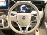 インテリアに合わせたデザインのステアリングは、運転される方のことも考え、運転しやすい形状、大きさです。是非一度、実際に触ってお確かめください。