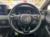 インテリアに合わせたデザインのステアリングは、運転される方のことも考え、運転しやすい形状、大きさです。是非一度、実際に触ってお確かめください。