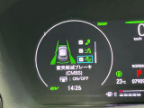 【ホンダセンシング】走行中に前方の車両等を認識し、衝突しそうな時は警報とブレーキで衝突回避と被害軽減をアシスト。より安全にドライブをお楽しみいただけます。