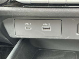運転席前にもUSB充電ポート