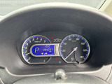 ブルーに光るメーターイルミネーションが運転席を先進的な空間に。毎日のドライブのアクセントになります!