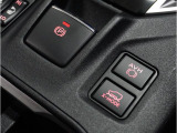 電動パーキングブレーキを採用。指で軽く引き上げればパーキングブレーキが掛かり、押すと解除ができます。