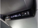 左右独立温度コントロールフルオートエアコンです。運転席、助手席それぞれで独立して温度設定ができます。冷え性の方が乗っても安心ですね♪