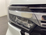 ★LEDヘッドライト★シャープな印象を与えるLEDヘッドライトを装備☆夜間走行時の視認性を高めるだけでなく、フロントフェイスに上質な存在感を演出します♪