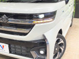 【LEDヘッドライト】悪天候や夜間走行時も良好な視界を確保し安心して運転できる高輝度LEDヘッドライトを装備!点灯速度が早く、消費電力も抑えられています。