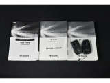 保証書・記録簿・取扱説明書と揃っております。キーの電池は新品にお取替えしてから納車させていただきますので安心してお乗りください。
