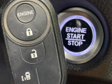 【エンジンスターター】離れた場所からでもリモコンでエンジン始動が可能。乗車前始動で夏場&冬場に大活躍!