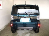 バックカメラが付いているので後方確認が非常にしやすいです。今や運転初心者も熟練者も必須装備!