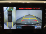 【パノラミックビューモニター】クルマを真上から見下ろした視点で駐車をサポートします!クルマの斜め後ろや真横など、いち早く障害物に気が付くことができます