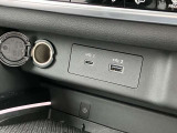 シガーソケットとUSB電源ソケットが付いており便利です。