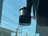 万が一の事故の時に証拠として使えるドライブレコーダーが最近話題になっていますね!オプションで4万円ほどかかるドライブレコーダーが取り付けられていてとってもラッキー♪