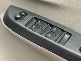 【電動格納ミラー】サイドミラーは電動格納式となっており、狭い駐車場でもキズがつくリスクを抑えられます。