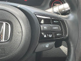 【レーダークルーズコントロール(全車速追従機能付】車内前方に装備されたカメラで先行車を認識し、車速に応じた車間距離を保ちながら追従走行を支援します。