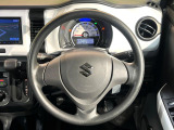 インテリアに合わせたデザインのステアリングは、運転される方のことも考え、運転しやすい形状、大きさです。是非一度、実際に触ってお確かめください。