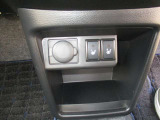 各種機能のボタンがあります。もちろん運転席からの操作も可能。スマートに使いこなしてください。