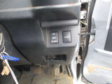 各種機能のボタンがあります。もちろん運転席からの操作も可能。スマートに使いこなしてください。