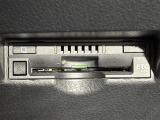 【ETC】有料道路を利用する際に料金所で停止することなく通過できる、ETC車載器(ノンストップ自動料金収受システム機器)が装備されています。セットアップを行うことで利用可能になります。