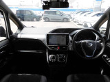 【運転席・インパネまわり】 ハンドル・シート・フロアーなど隅々までプロによるクリーニング済み☆彡キレイな車内でドライブが一層快適にお楽しみいただけます。!!