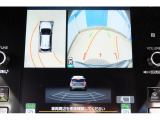 バックギアに入れるとバックカメラの映像がナビに映ります。障害物までの距離もわかりやすいです。
