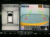【アラウンドビューモニター】まるでクルマを真上から見ているようなアラウンドビューモニターで運転をサポート。運転席から見えにくい車の四隅や後方もモニターでしっかり見えます。