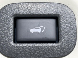 【パワーバックドア】スマートキーや運転席のボタンを押すだけでリアゲートが自動で開閉します!荷物を持っている時や、高い位置にあるバックドアを閉める際に便利な機能です♪