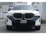 BMWの代名詞の【キドニーグリル】グリルが腎臓のように見えるので【キドニー】と呼ばれるようになりました。一目見ただけでBMWであると認識できる確固たるアイコンとして存在感を放ちます。