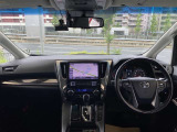 ブラックを基調とした内装で、落ち着いた印象です。
