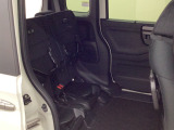 チップアップ&ダイブダウン機能付き【ULTR SEAT】は後席座面を左右分割で跳ね上げることができます☆トランクで積載できない背の高い荷物をラクラク収納できます。ホンダ車ならではの人気装備です♪