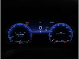 とっても見やすいメーターです。夜間時はラグジュアリーな気分にさせてくれる照明が魅力ですので、夜のドライブも楽しみになりますよ♪