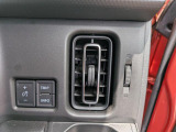 運転席のエアコン吹き出し口です。