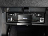 運転席お膝元にETCカード挿入口がございます。